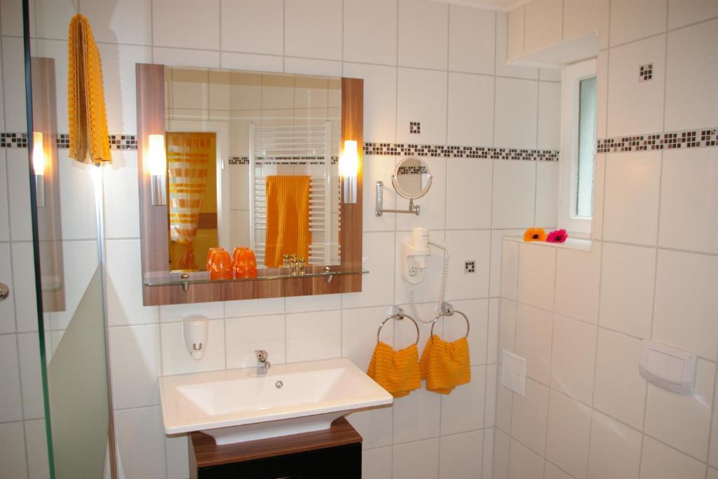Hotel Heissinger Бад-Бернек  Экстерьер фото